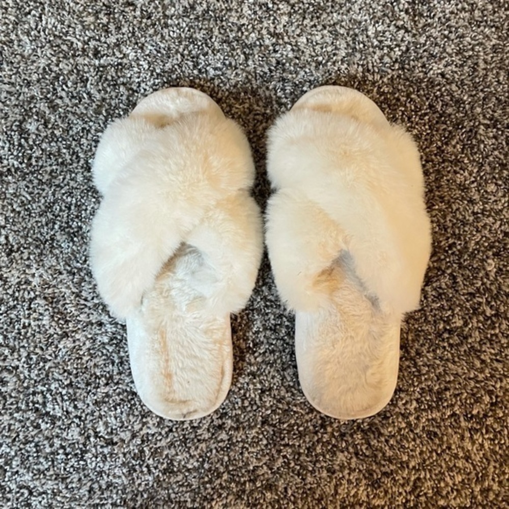 Cream furry slippers